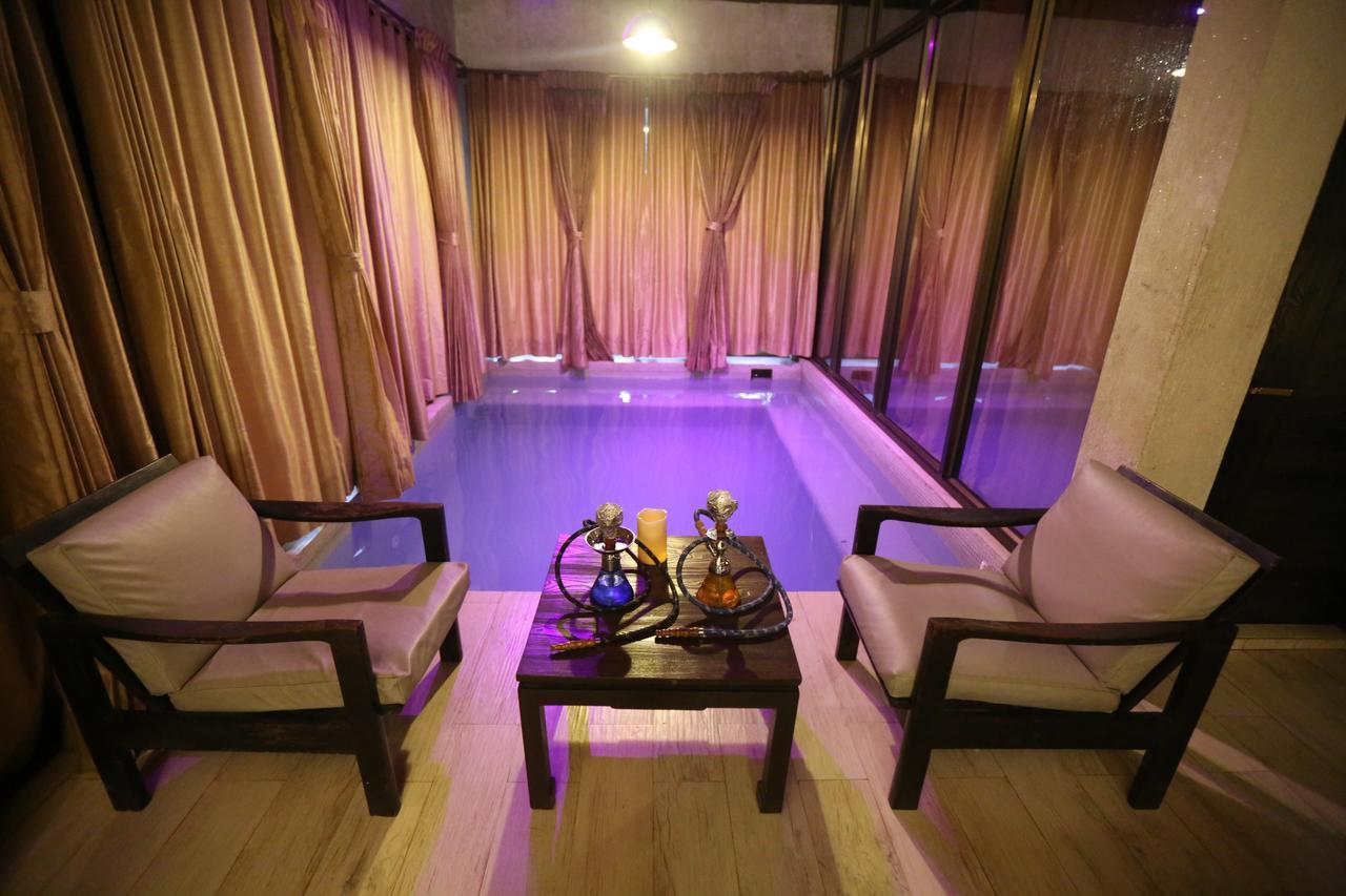Kino Lakeside Chalet Hotel Lonavala Esterno foto
