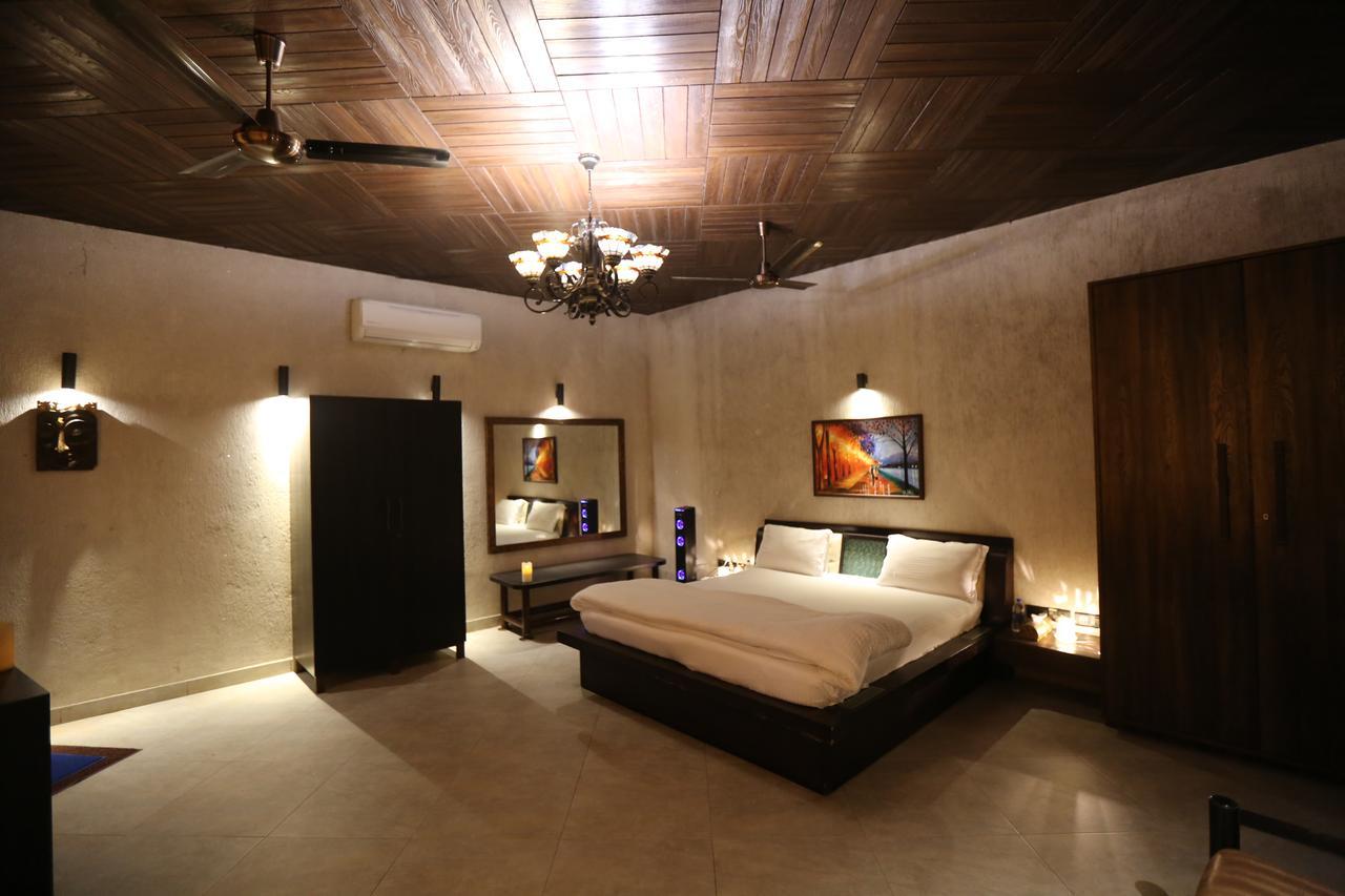 Kino Lakeside Chalet Hotel Lonavala Esterno foto