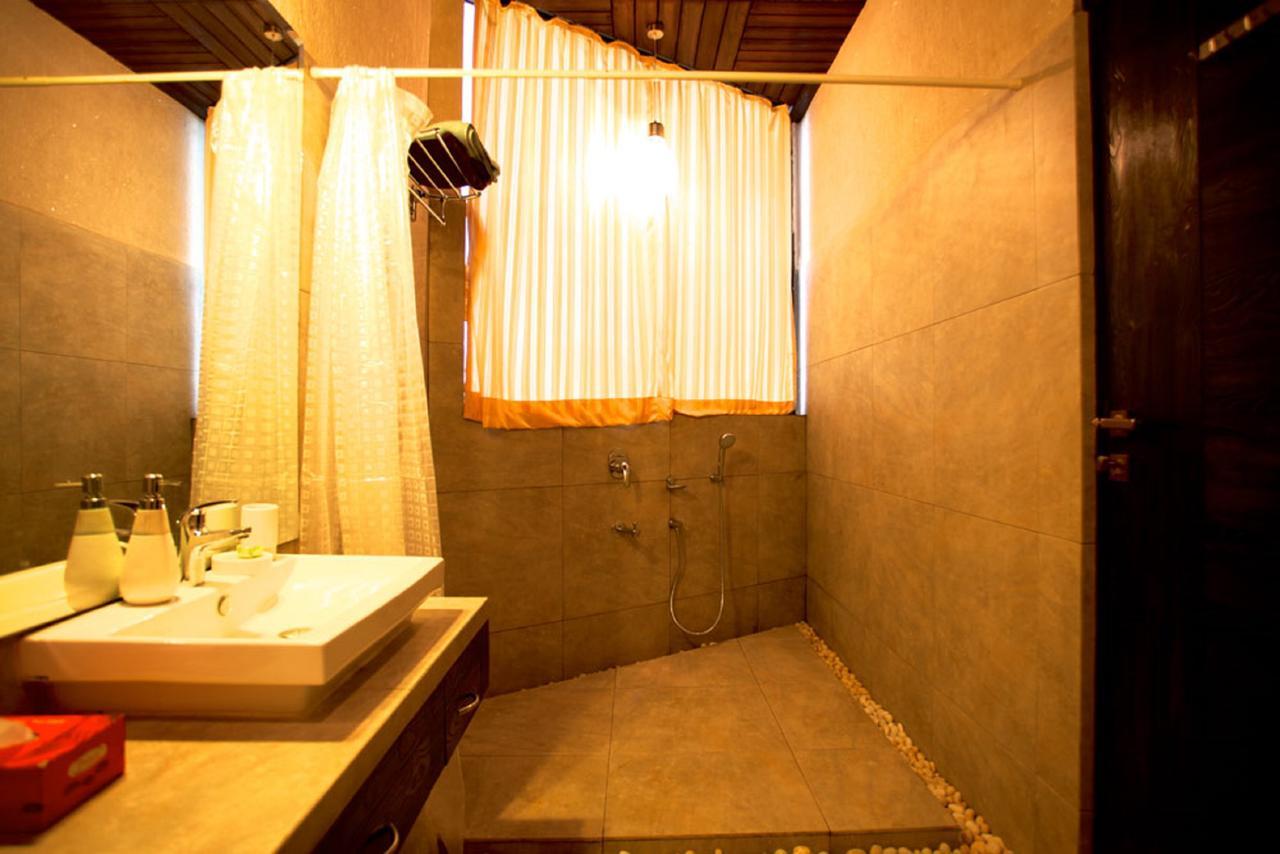 Kino Lakeside Chalet Hotel Lonavala Esterno foto