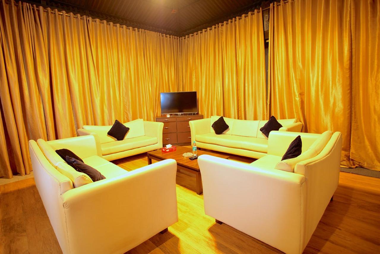 Kino Lakeside Chalet Hotel Lonavala Esterno foto